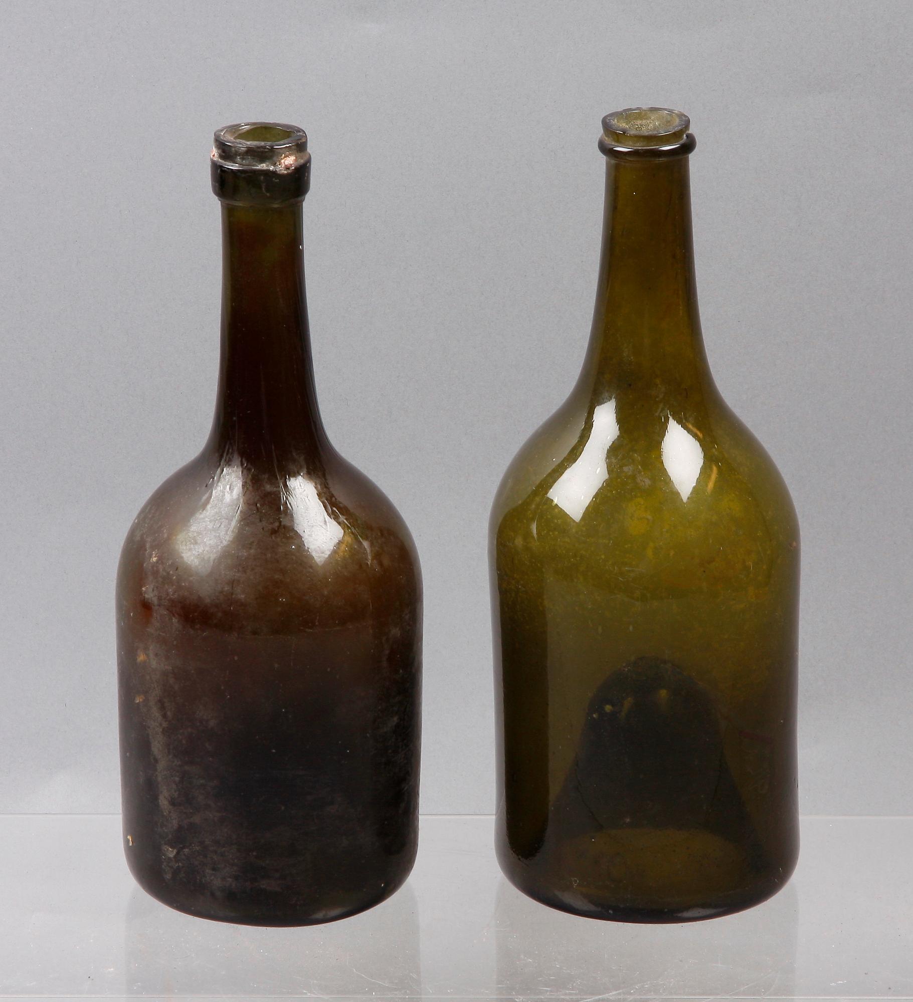 FLASKOR, 2 st, glas, 1800-tal.