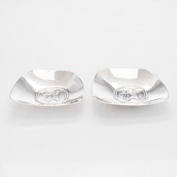 Two silver dishes, Hopeatehdas oy, Helsinki 1959 and 1962.