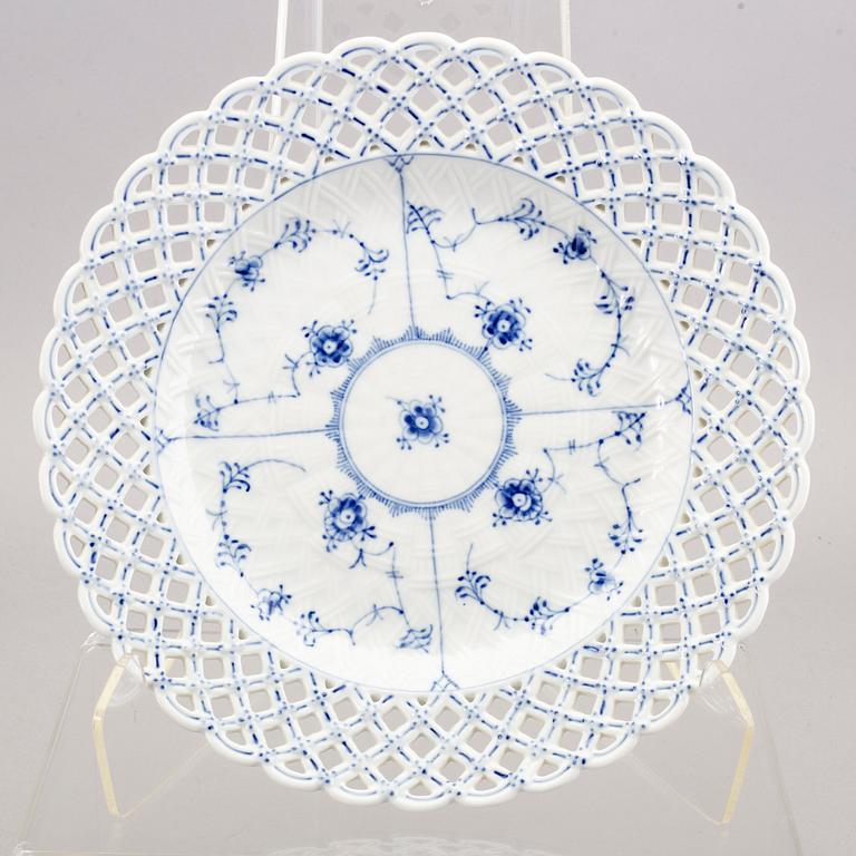 A TEA- AND COFFEESET MUSELMALET ROYAL COPENHAGEN 42 PCS.