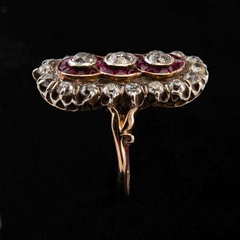 A RING, old cut diamonds c. 2.50 ct. 28 rubies. 14K gold. Likely Russia early 1900 s. Weight 6,3 g.