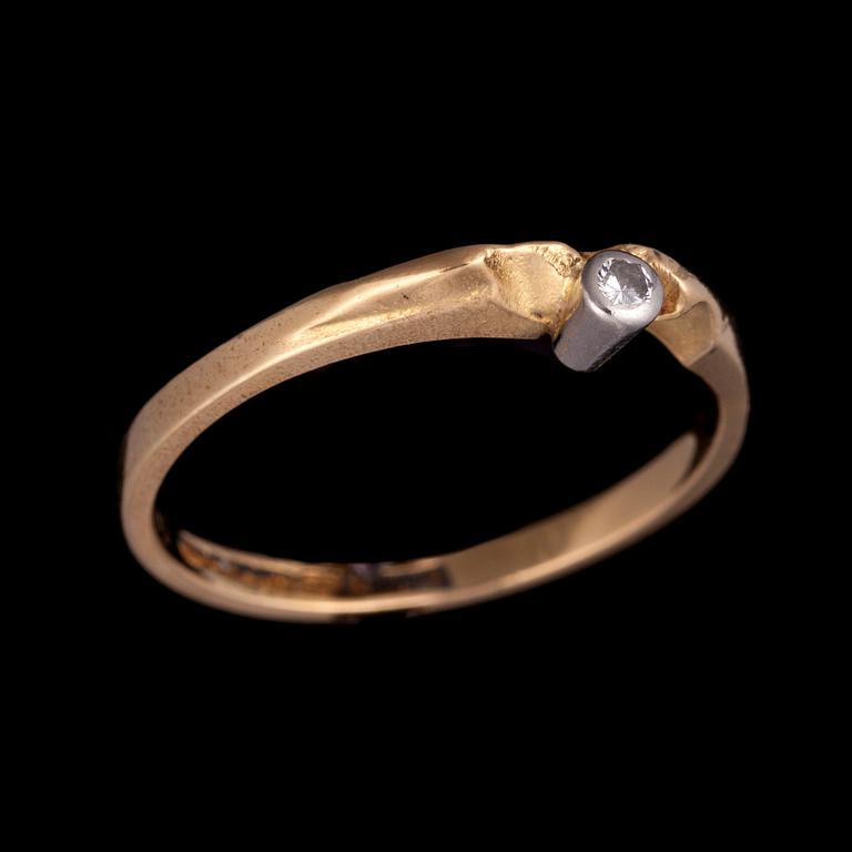 RING, "Nereidi" 14K guld, diamant 0,03 ct, Björn Weckström Lapponia 1981. Vikt 2 g.