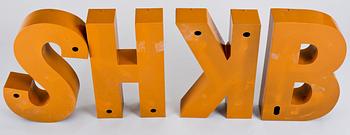 SKYLTBOKSTÄVER, 4 delar, lackerad plåt, 2000-tal.