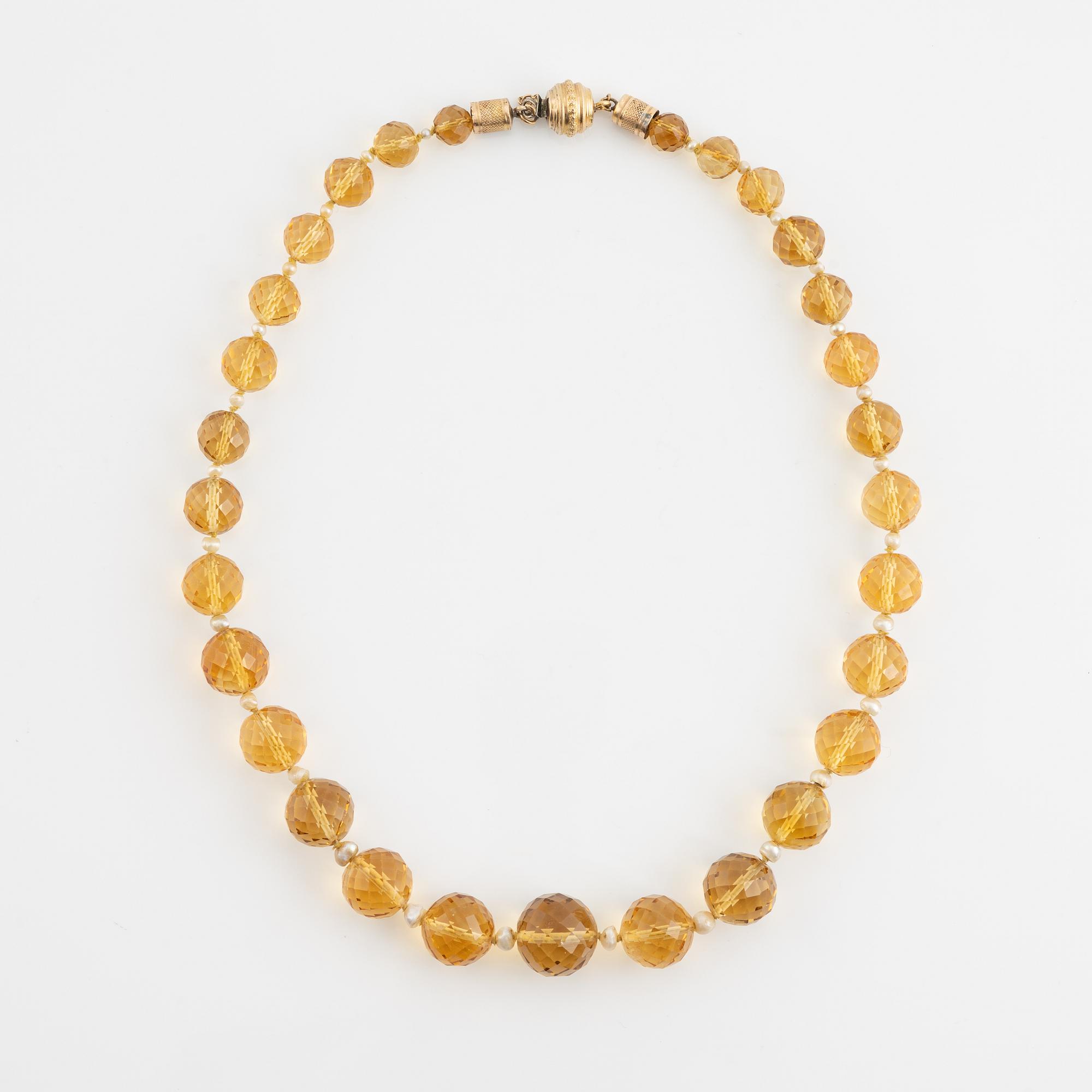 Citrine and pearl necklace.