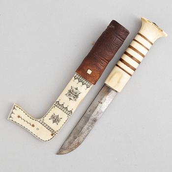 Esaias Poggats, knife and cup-.