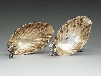 A pair of Swedish 19th century parcel-gilt bowls, makers mark of Gustaf Möllenborg, Stockholm 1894.