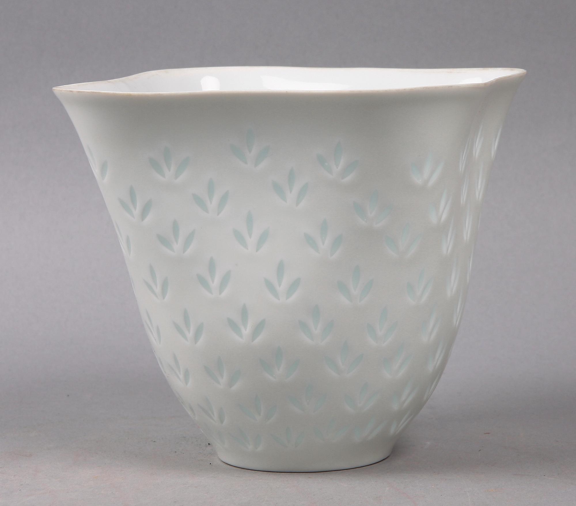 SKÅL. Porslin, Friedl Kjellberg, Arabia. 1900-tal.