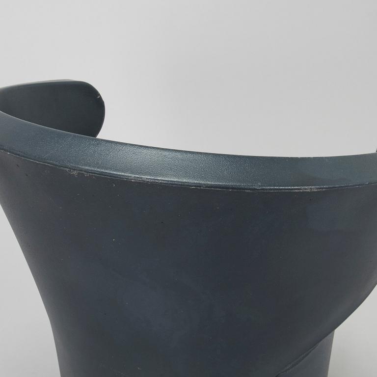 Eero Aarnio, tuoli "Focus" Adelta 2002.