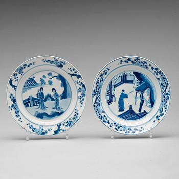 809. Two blue and white dishes, Qing dynasty, Kangxi (1662-1722).