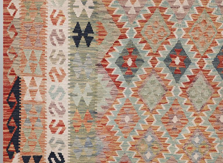 A Kilim rug, approx. 299 x 196 cm.