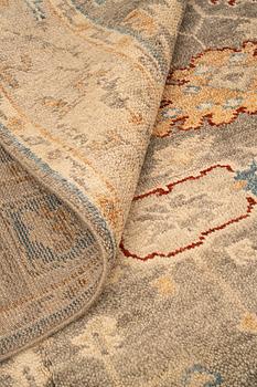 Carpet, Mamluk Design, ca 308 x 235 cm.