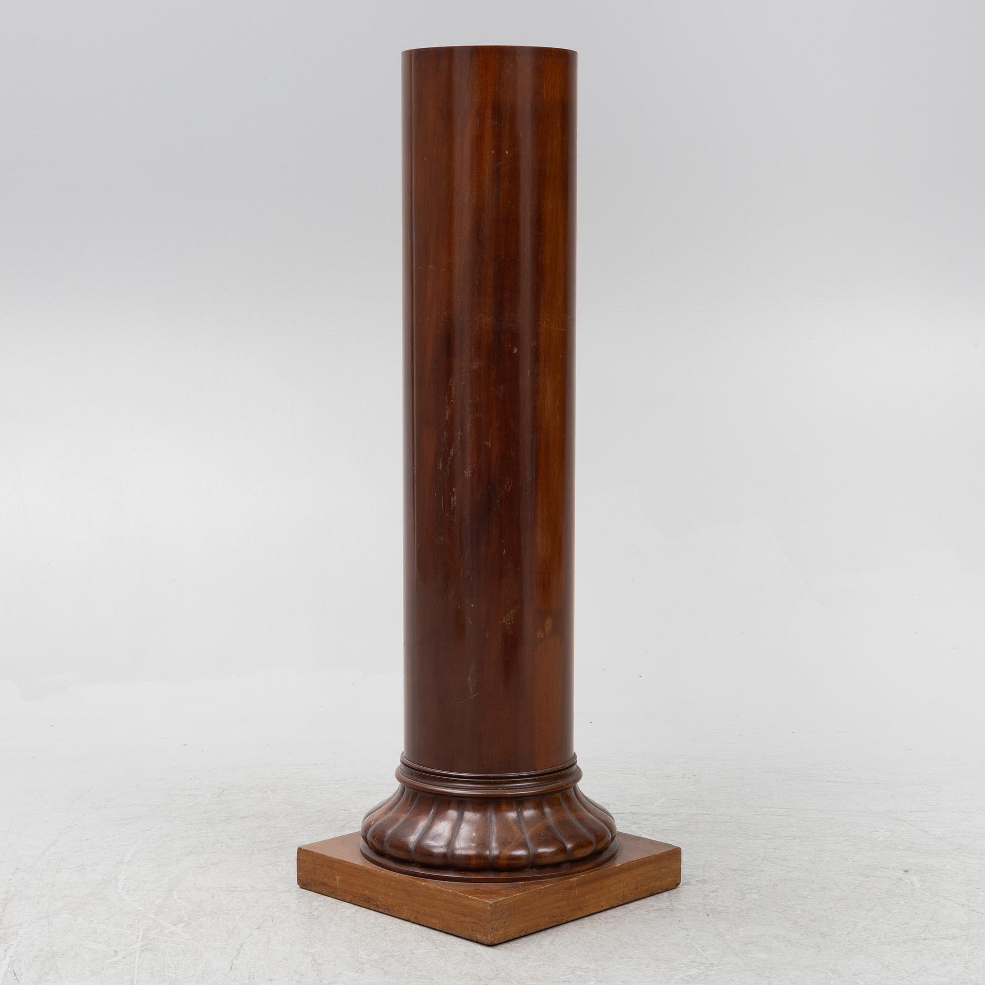 Pedestal, column-shaped, first half of the 20th Century.