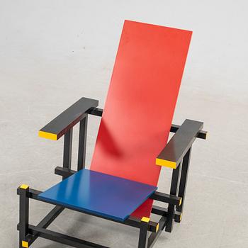 Gerrit Rietveld, karmstol, "Red and blue chair", Cassina, samtida.