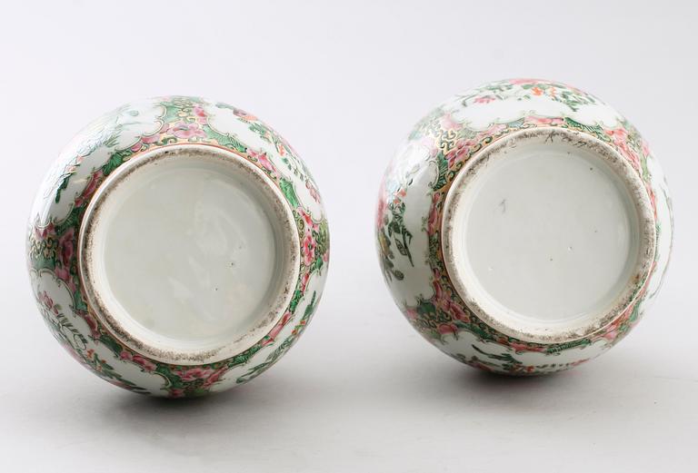 VASER, 2 st, porslin, Kina, Kanton, 1800-tal.