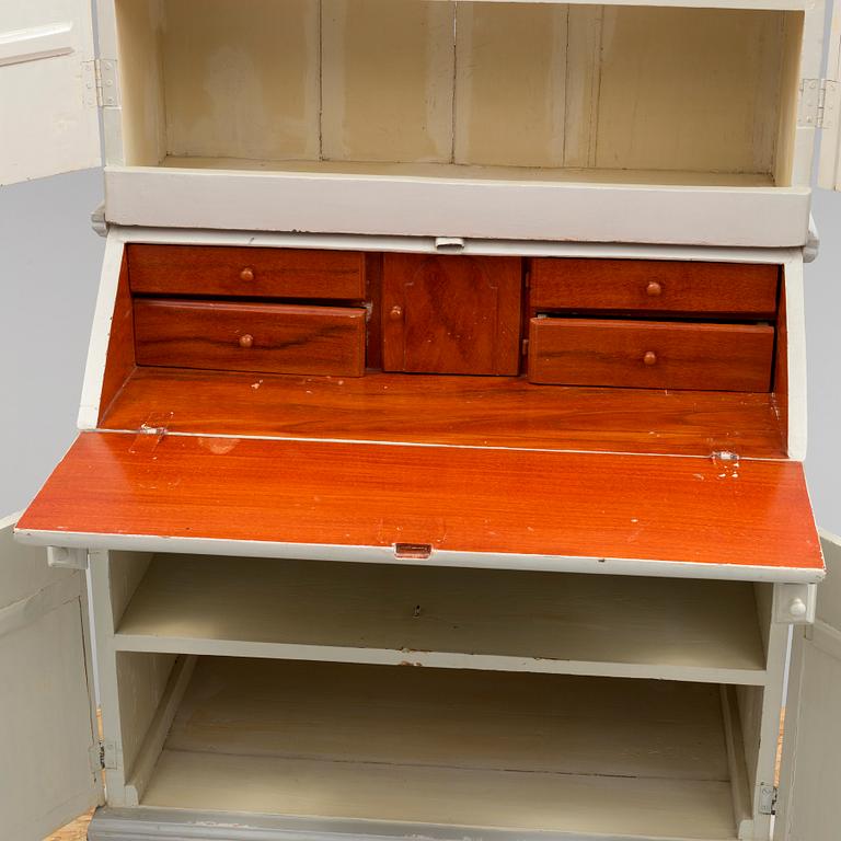 A writing cabinet, 18th/19th century.