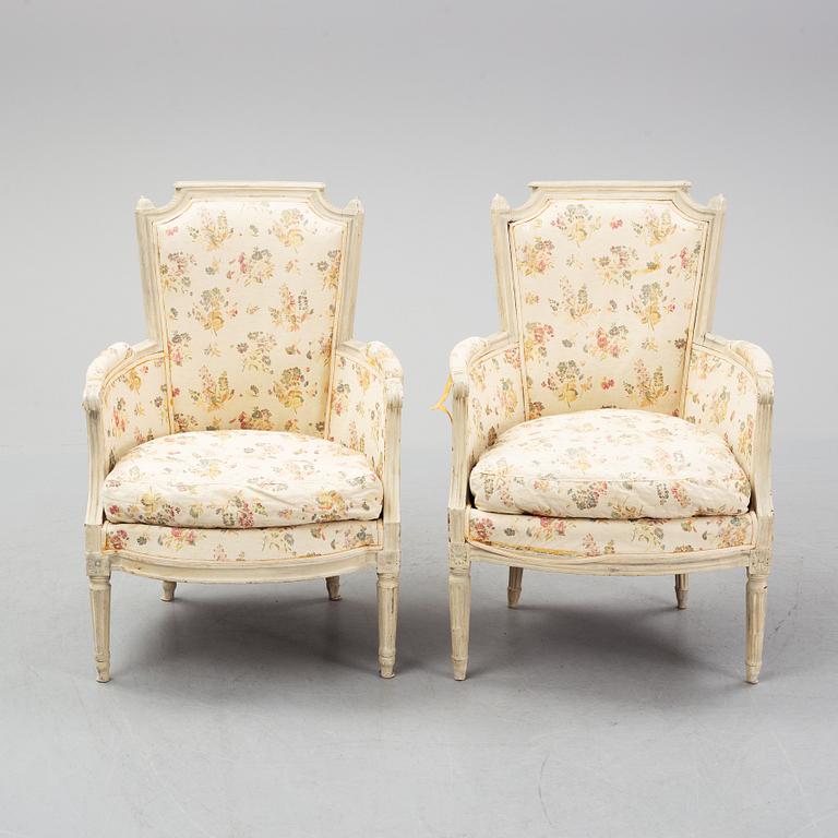 Fåtöljer, två stycken snarlika, Directoire-stil, 1700-talets slut samt 1800-tal, Frankrike.