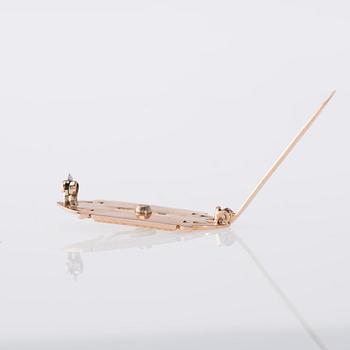 BROSCH, 14K guld, emaljering, briljantslipad diamant ca 0,12 ct. Ryska stämplar 1900-talets slut. Vikt 8,1 g.