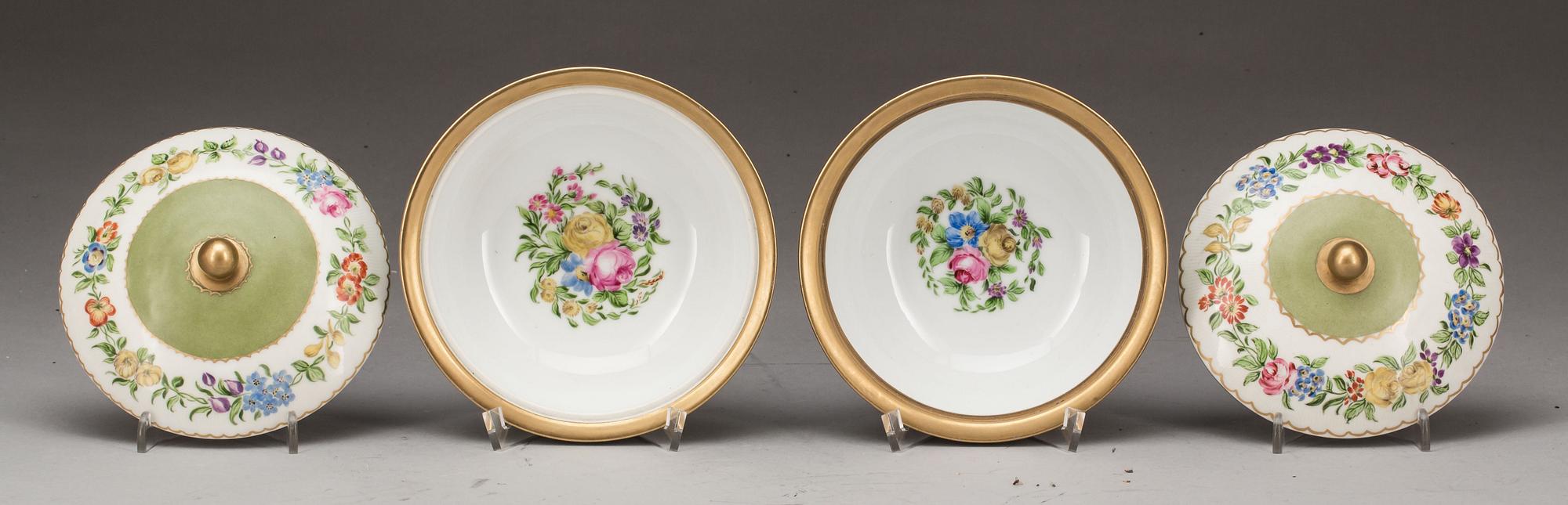 SKÅLAR med LOCK, ett par, porslin, Bing & Gröndahl. 1900-tal.