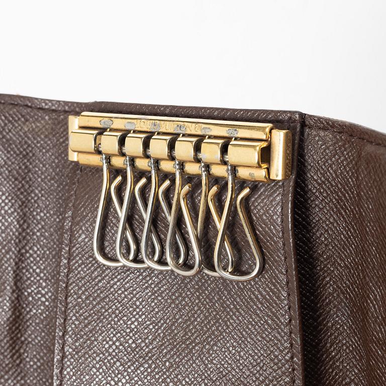 Louis Vuitton, Translation: "key holder".