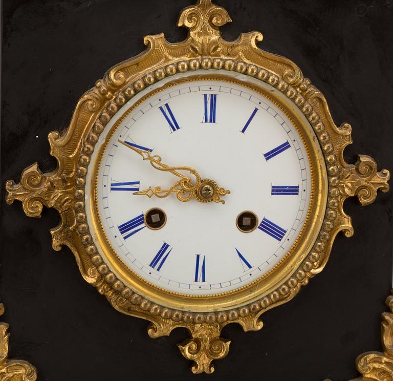 BORDSPENDYL, oscariansk, 1800-talets slut.