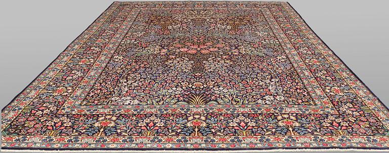 A Kirman Lavar carpet, c. 402 x 297 cm.