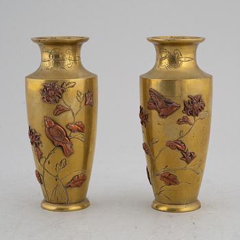 A pair of Japanese vases, early 20th Century.