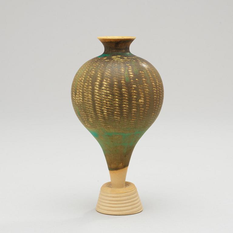 A Wilhelm Kåge 'Farsta Spirea' stoneware vase, Gustavsberg Studio 1957.