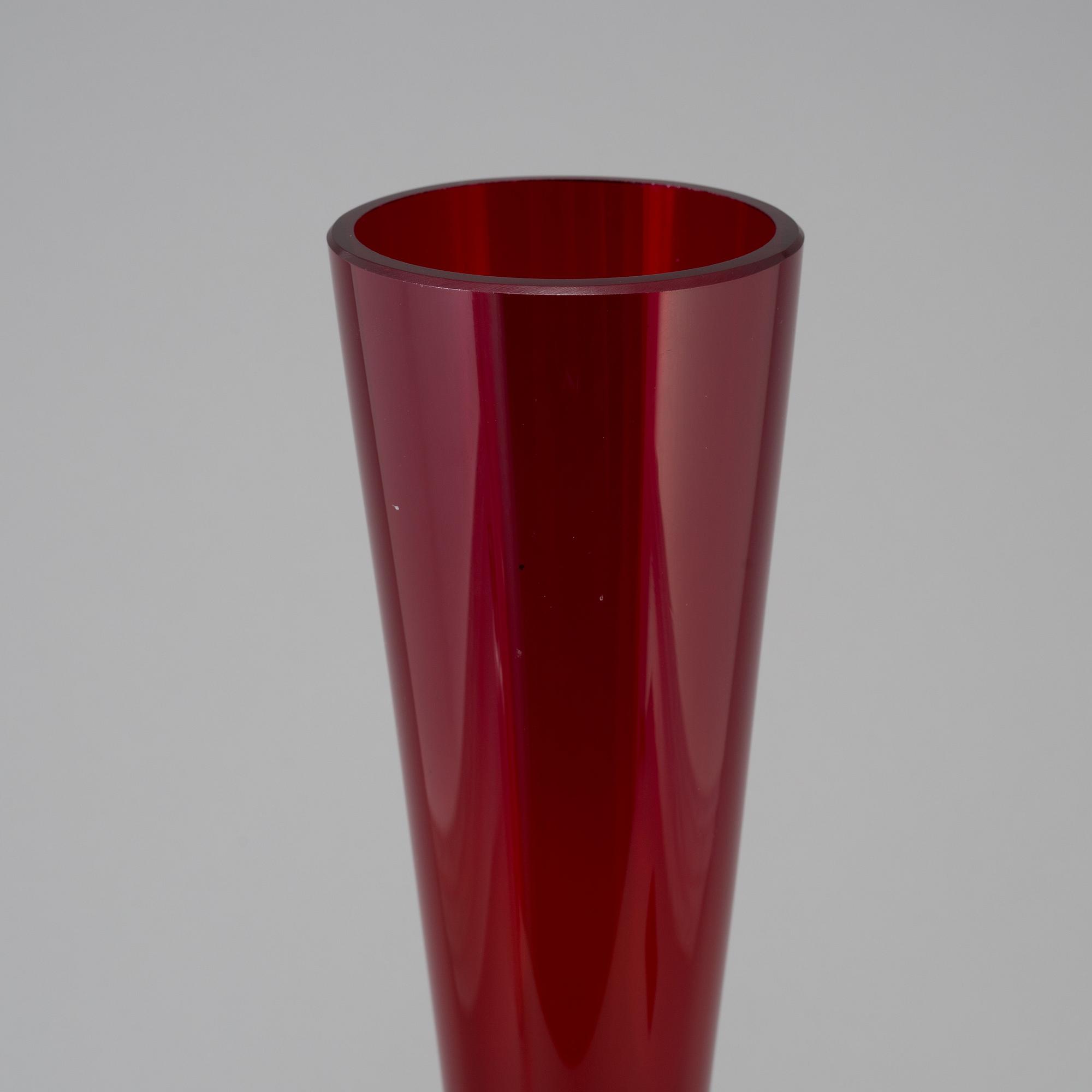 ARTHUR PERCY, A large 20th century red glass vase.