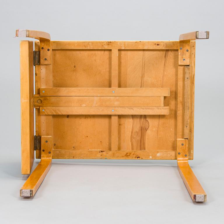Alvar Aalto, A mid-20th century drop leaf table and chairs for O.Y. Huonekalu-ja Rakennustyötehdas A.B.
