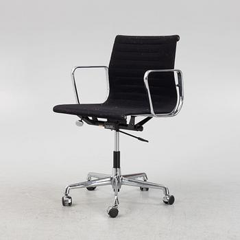 Charles & Ray Eames, skrivbordsstol, "EA 117", Vitra.