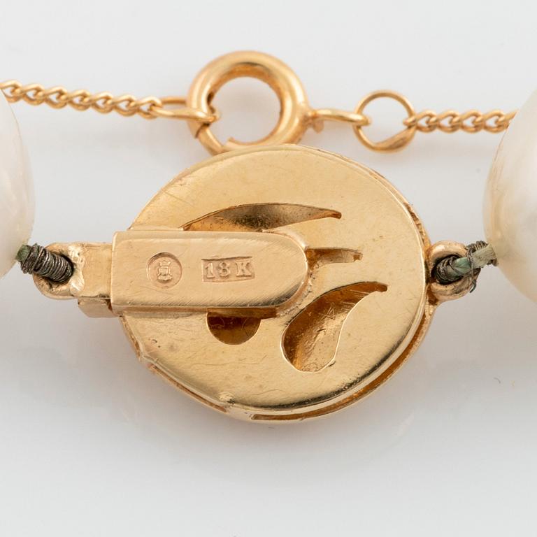 Collier, med odlade Söderhavspärlor, lås 18K guld med briljantslipade diamanter.