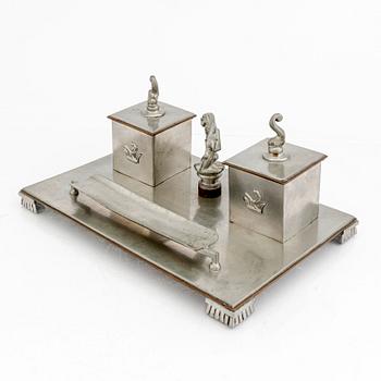 A 1920/30s pewter desk stand and seal.