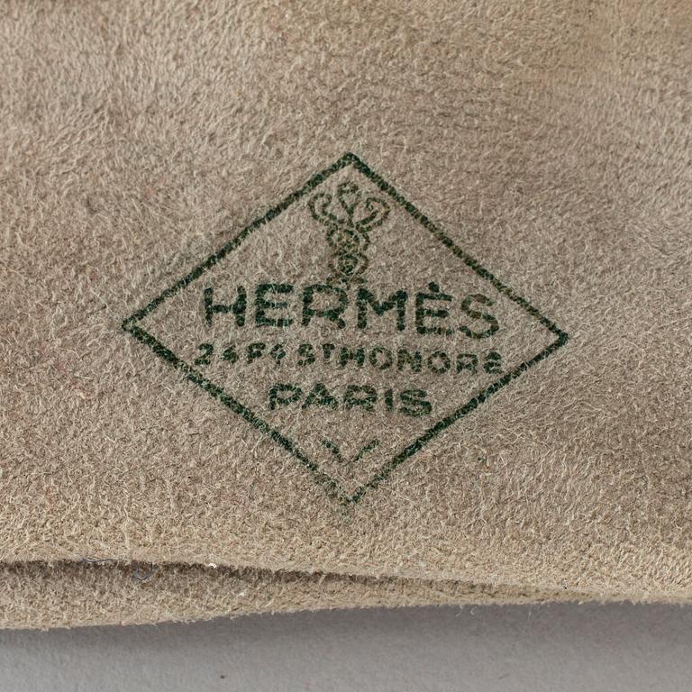 HERMÈS, a pair of lambskin gloves, size 6.