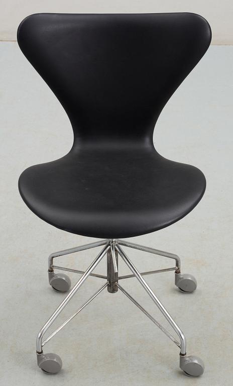 KONTORSSTOL, "Sjuan" Arne Jacobsen för Fritz Hansen, 1900-talets senare hälft.