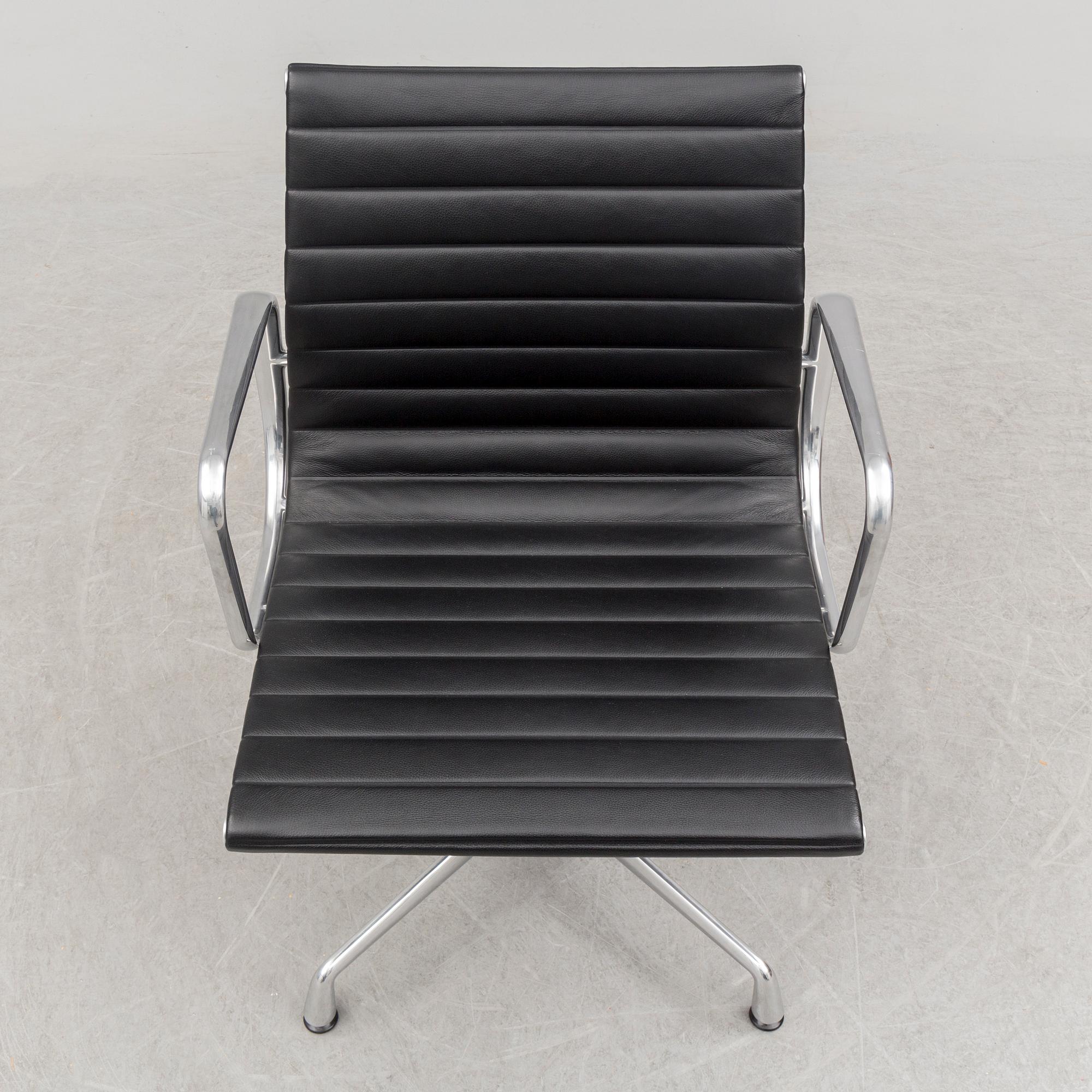 CHARLES & RAY EAMES, skrivbordsstol, "Aluminium Chair EA 104", Vitra, omkring 2015.