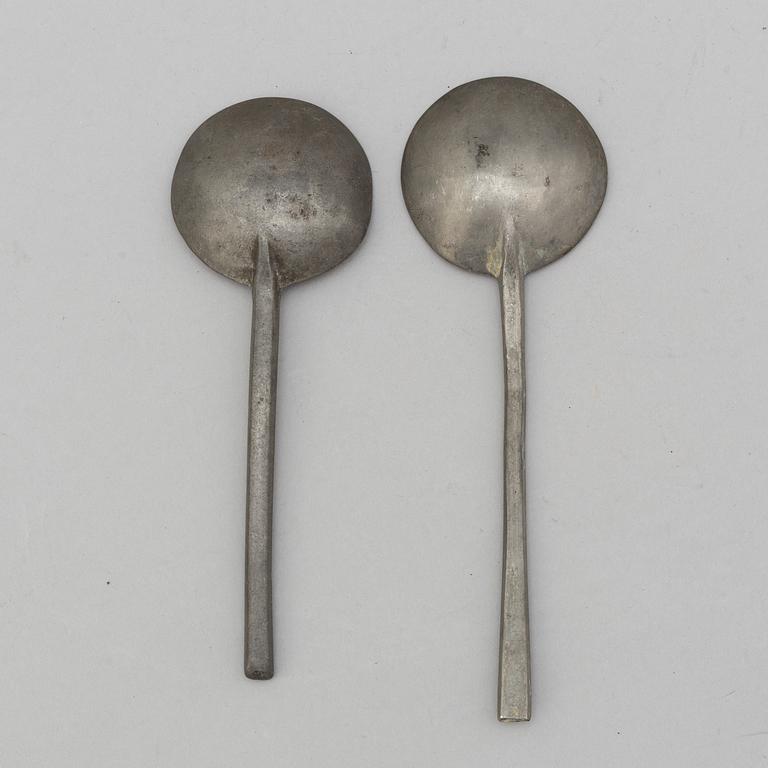 A pair of 18th century pewter spoons.