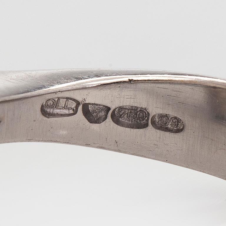 Ring, 18K vitguld, med odlad Tahiti pärla och diamanter. Finska stämplar 2005.