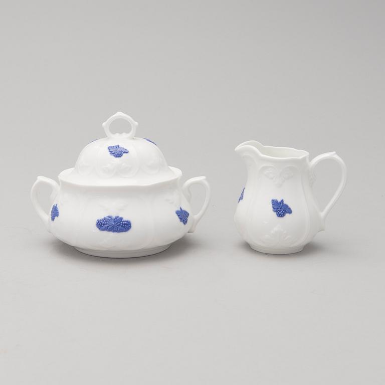A 43-piece porcelain dinnerware set, "Blå blom", Gustavsberg.