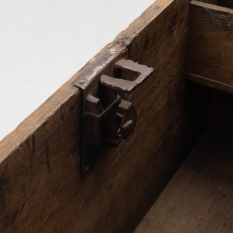 An 18th/19th Century Oak Casket.