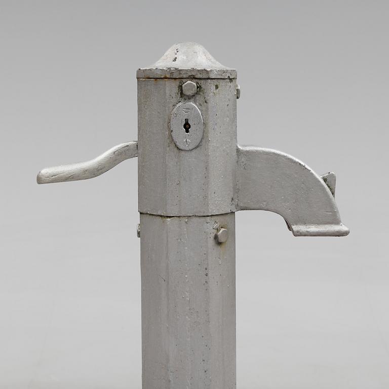 TRÄDGÅRDSPUMP, gjutjärn, 1900-talets första hälft.