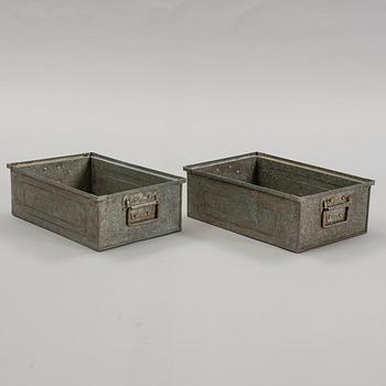 A set of 14 pcs metal boxes.