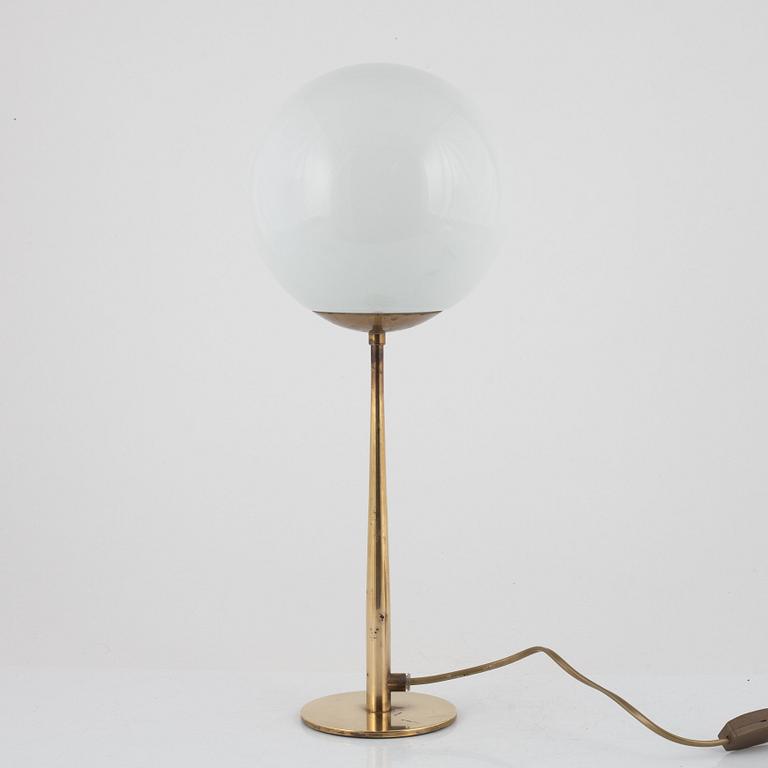 Hans-Agne Jakobsson, a model B 93, brass table lamp.
