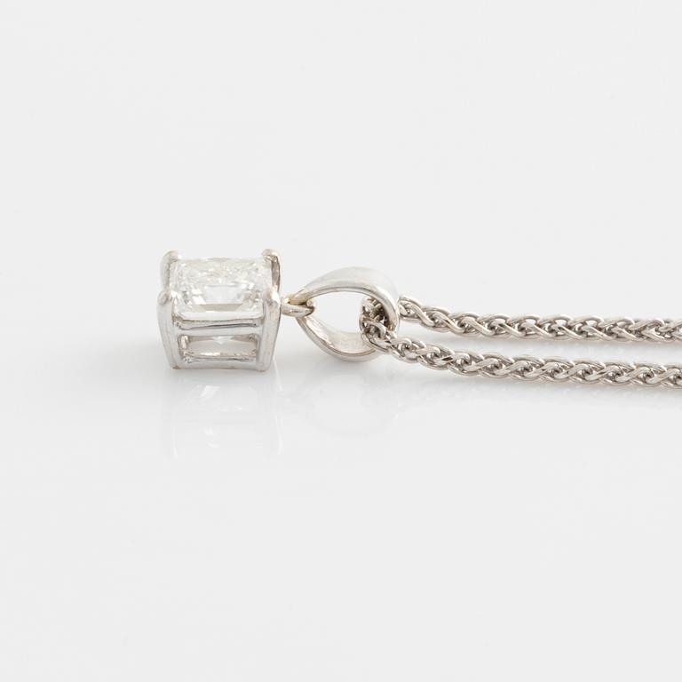 A pendant in 18K white gold with a princess-cut diamond.