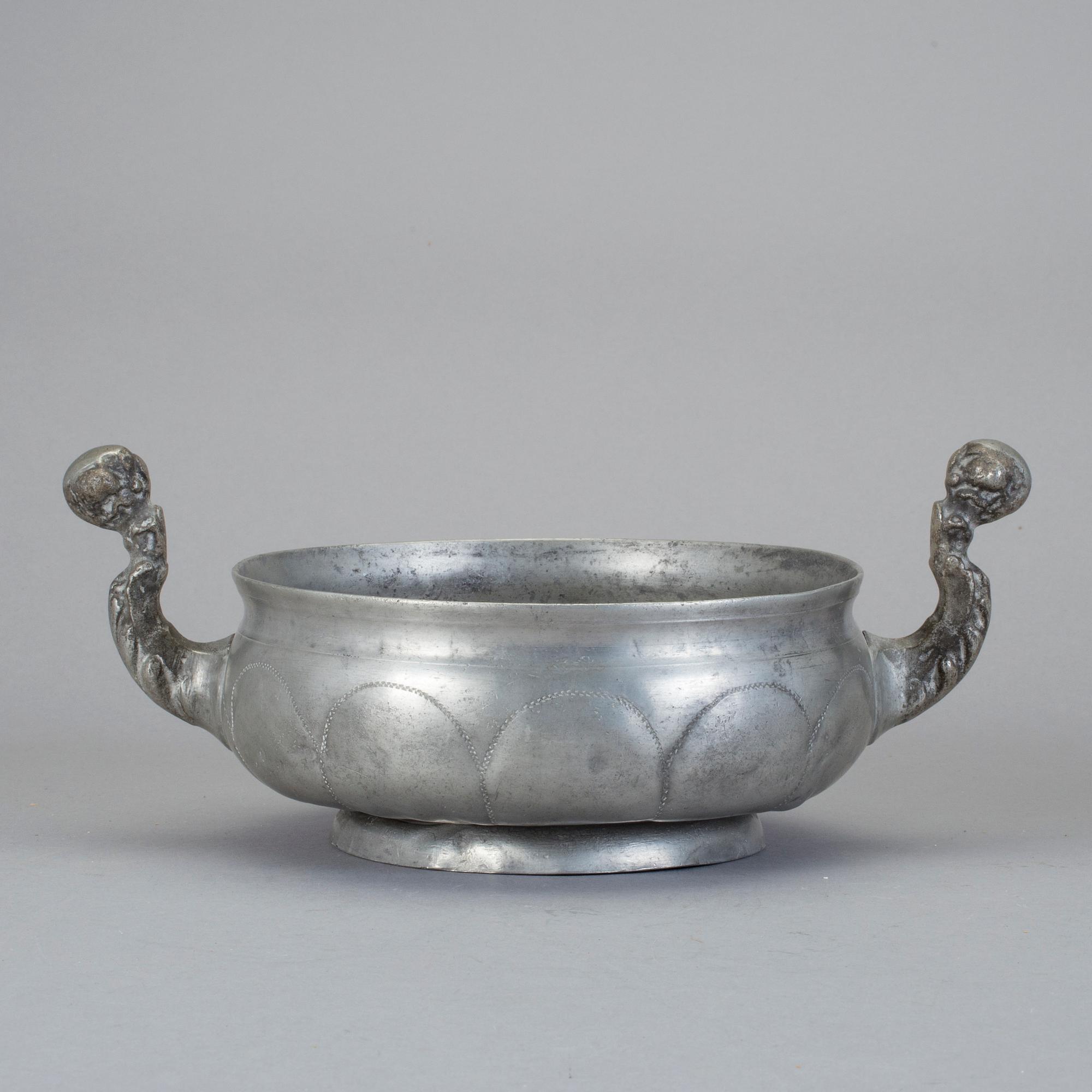 KALLSKÅL, tenn, Sverige, 1766. Otydlig mästar- och stadsstämpel.