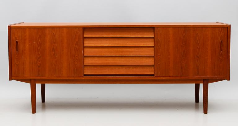 SIDEBOARD, "Trio", Nils Jonsson, Troeds, 1900-talets andra hälft.