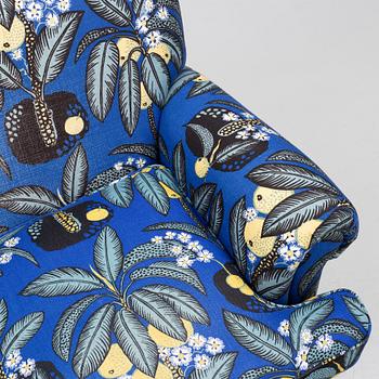 Josef Frank, a model 703 sofa, Firma Svenskt Tenn.