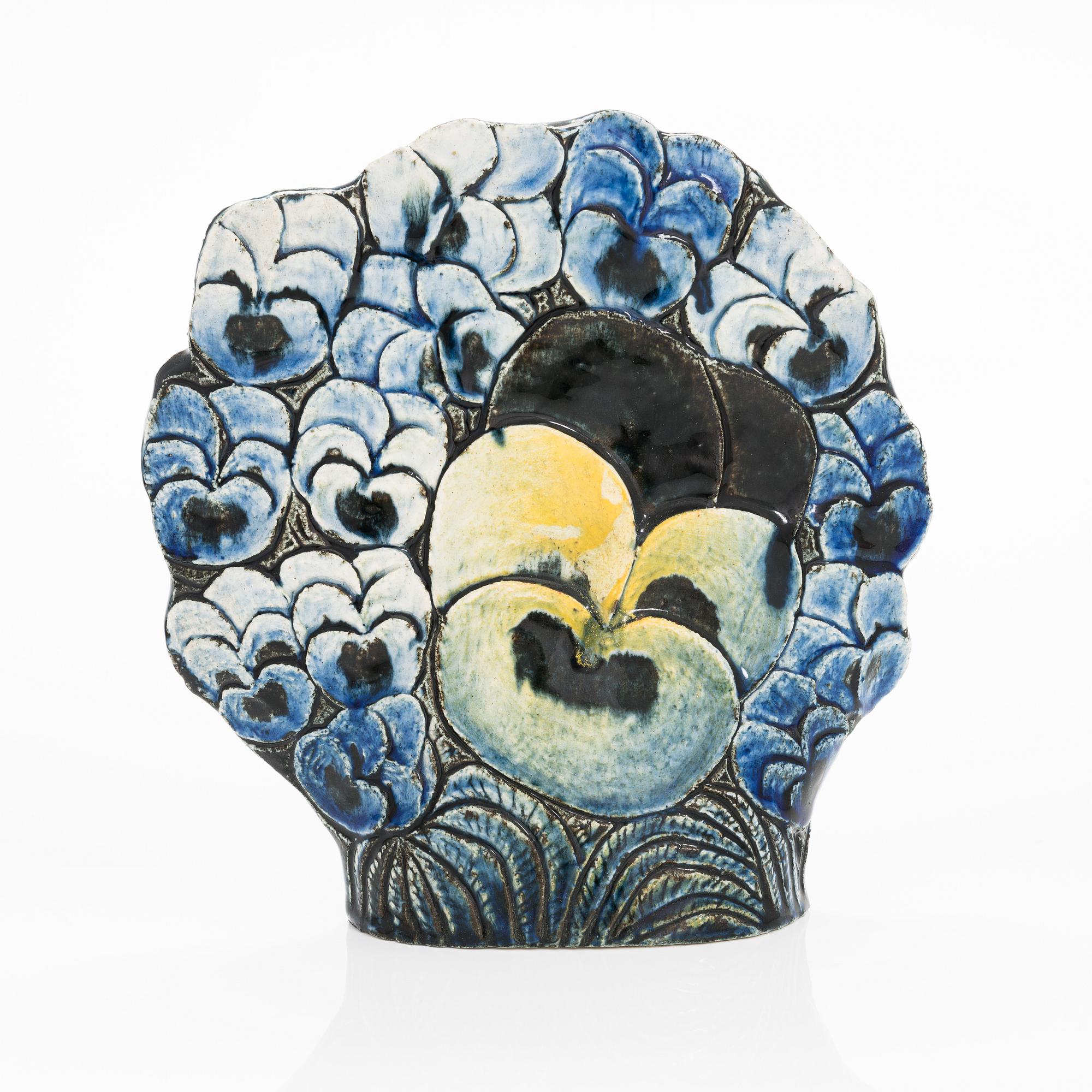 Birger Kaipiainen, a stoneware sculpture signed Kaipiainen Arabia.