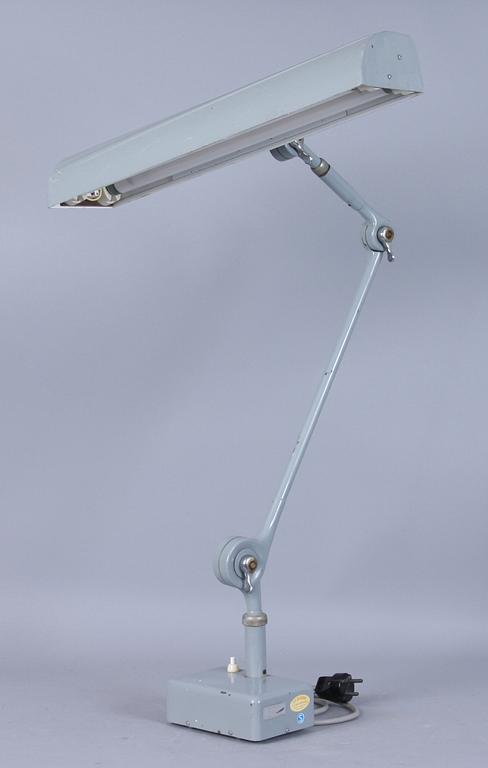 BORDSLAMPA, Pe Fe Ge, etikettmärkt, omkring 1900-talets mitt.