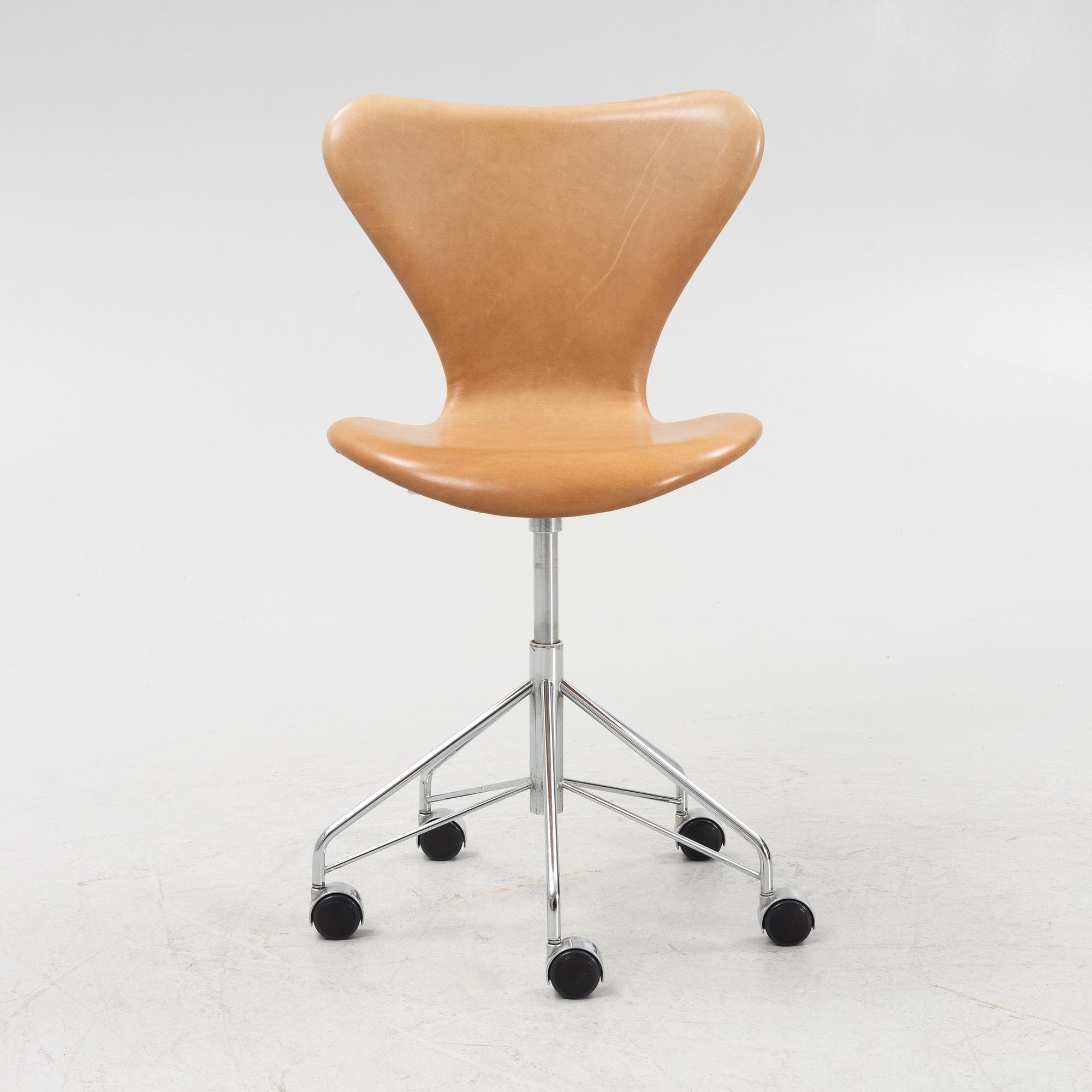 Arne Jacobsen, skrivbordsstol, "Sjuan", Fritz Hansen.