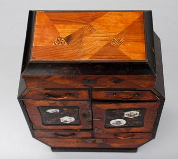 SMYCKESKÅP, Kina, 1800-/1900-tal.