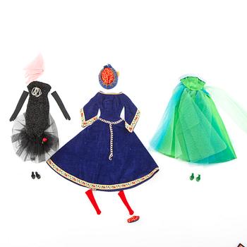 Barbie clothes 5 sets. Vintage including "Slumber party" Mattel 1965. "Fun at the fair" Mattel 1965.